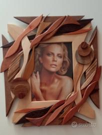 cornice portafoto artigianale in legno intarsiato 