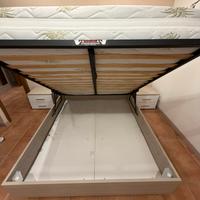 Letto matrimoniale contenitore e materasso