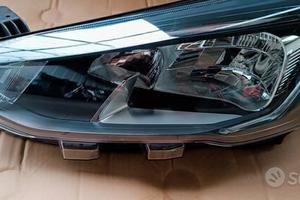 Faro anteriore sinistro Ford Focus