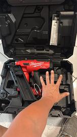 chiodatrice Milwaukee M18