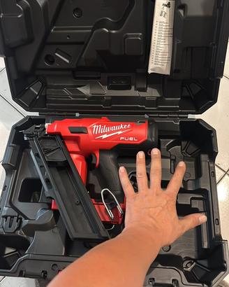 chiodatrice Milwaukee M18
