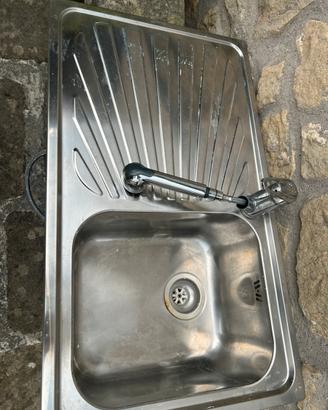 Lavello con miscelatore