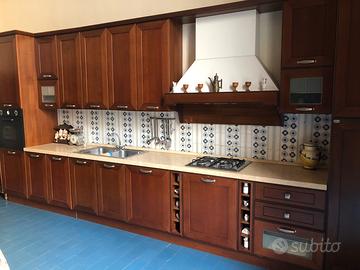 Cucina Gatto  in legno con top metri 5 lineari