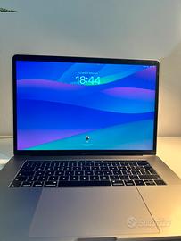 MacBook Pro 15” 2018 i7 6-Core – 16GB – Radeon 4GB