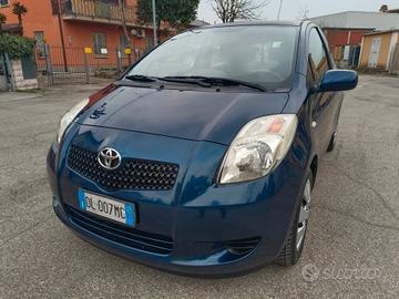 Toyota Yaris 1.0 3 porte Sol