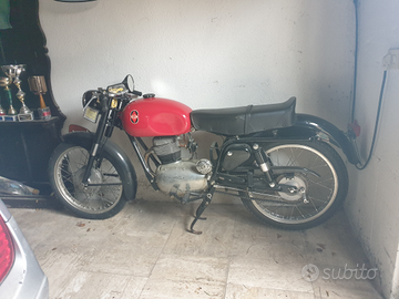 Moto Gilera 150 sport