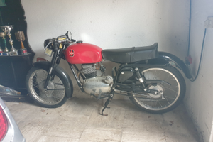 Moto Gilera 150 sport