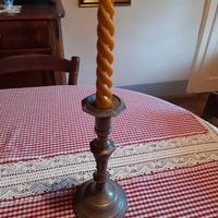 Piccolo candeliere in ottone di vecchia fattura
