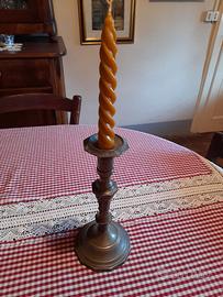 Piccolo candeliere in ottone di vecchia fattura