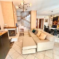 Villa a Schiera con Appartamento Indip. e Garage