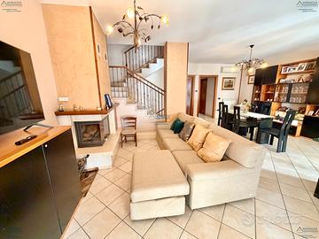 Villa a Schiera con Appartamento Indip. e Garage