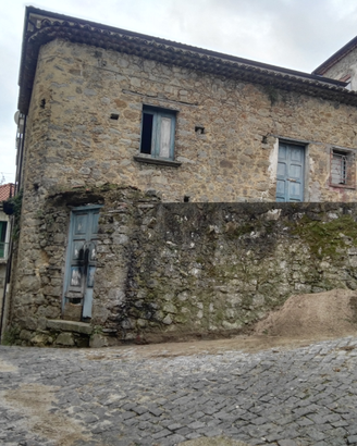 Casa su 2 livelli con giardino