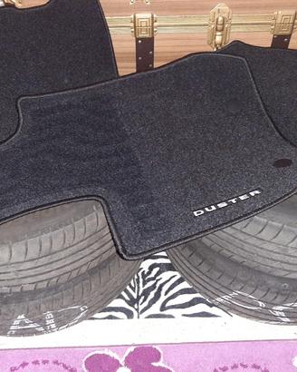 4 Gomme Estive Bridgestone 215/60R17 +4 tappetini 