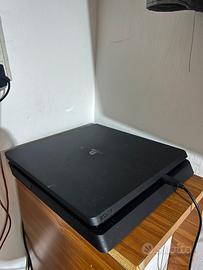 Ps4 slim con giochi e joystick
