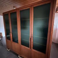 Vecchio mobile da archivio