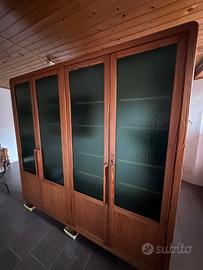 Vecchio mobile da archivio