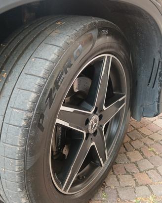 cerchi in lega da 20 pollici con Gomme Pirelli MO 
