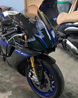 Yamaha R1 m
