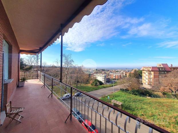 Ultimo piano con balcone panoramico