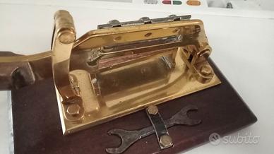 Taglia tabacco in legno e ottone