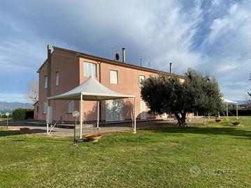 Bolgheri - Casa di campagna con annessi e terreno