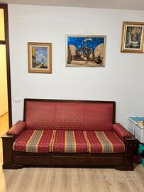 Divano classico in legno massello con cassetti