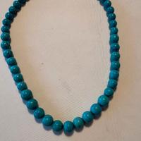 Collana perline effetto turchese moschettone