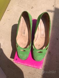 Scarpa traforata con tacco basso