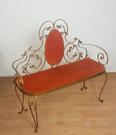 DIVANETTO FERRO BATTUTO seduta in velluto rosso