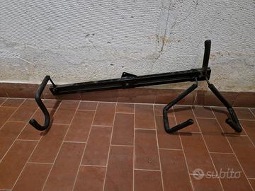 supporto oboliquo per chitarra da muro