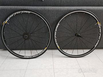 Coppia di ruote Mavic Aksium corpetto Shimano 11v