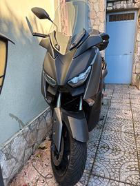 Yamaha xMax 300 del 2017 con meno di 12000 km