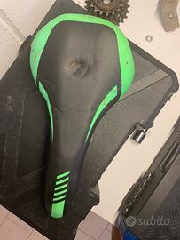 SELLA BICI NERA E VERDE