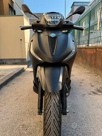 Beverly 400 Deep Black 2024