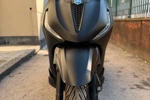 Beverly 400 Deep Black 2024