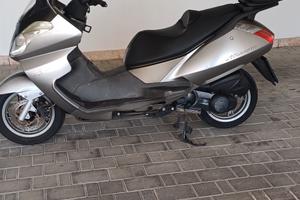 Aprilia Atlantic 200cc.