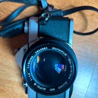 Macchina fotografica OM2 con accessori