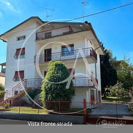 Bifamiliare - 2 unità con 3 garage e sottotetto