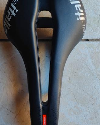 sellino sella  in carbonio bicicletta da corsa