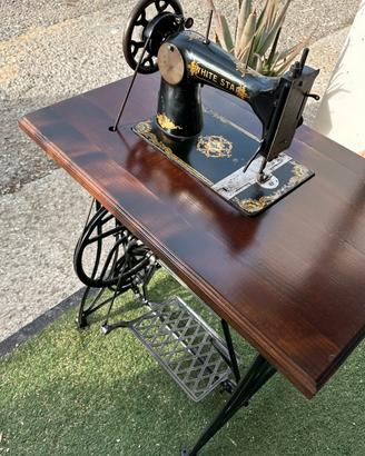 Macchina da cucire antica White Star