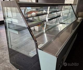 vetrina refrigerata per pasticeria e ristoranti 