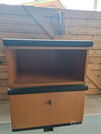 Mobiletto con ampio cassetto