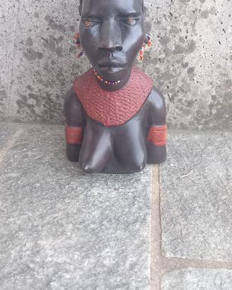 Mezzobusto donna tribale africana