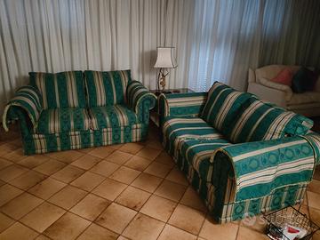 Divani classici 2+3 posti + credenza in legno