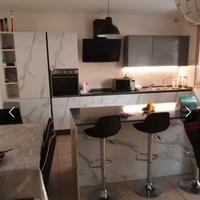 Cucina completa con quarzo vero e con isola
