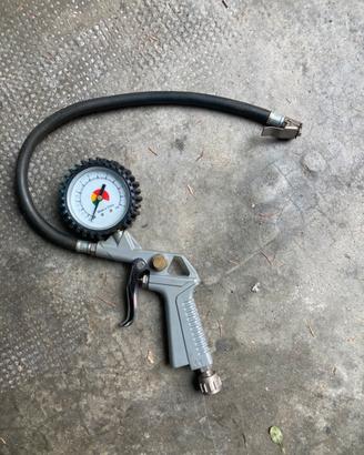 Pistola per gonfiaggio gomme con manometro