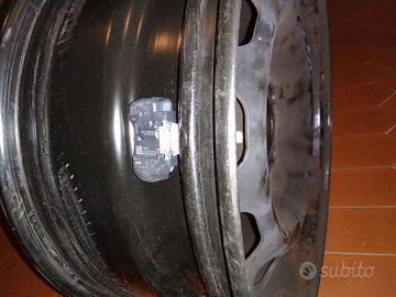 CERCHI BMW IN FERRO CON VALVOLE ORIGINALI