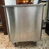 Contenitore in acciaio inox per farina e altro