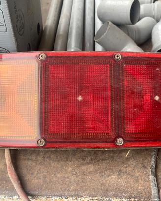 Fanali posteriori furgoni o Iveco 330.35