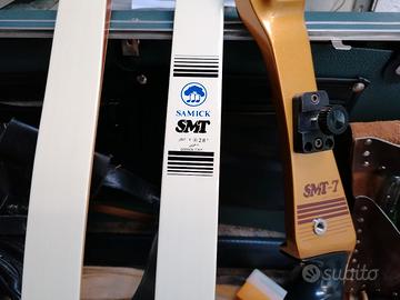 Due archi lunghi, uno marca Samick SMT, altro HOYT